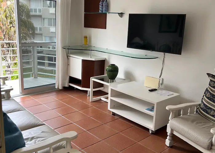 Apartamento incrível em Cabo Frio com localização privilegiada ao lado da praia do forte!
